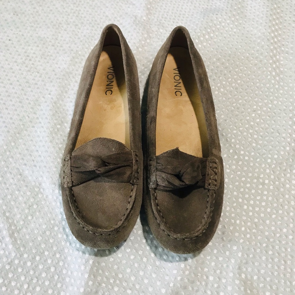 Vionic‎ mocasins
